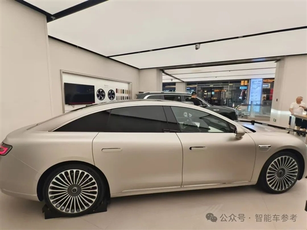 40萬(wàn)！華為首款行政轎車(chē)上市 余承東新Slogan貫穿全場(chǎng)