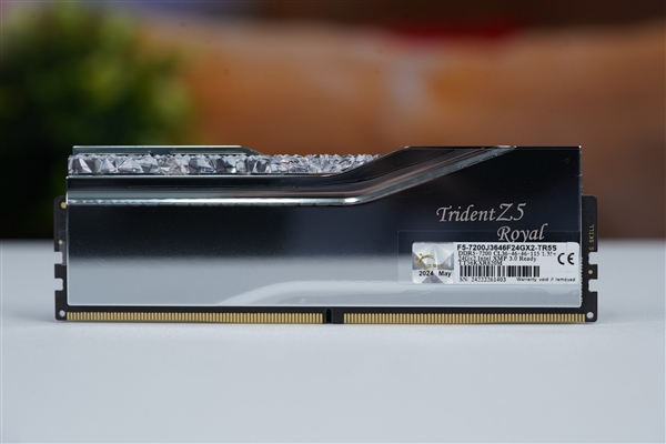 水晶般奪目！芝奇皇家戟DDR5-7200 24GB內存圖賞