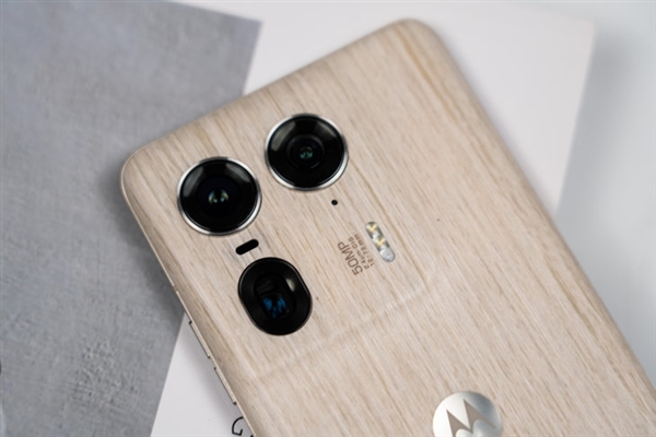 最具辨識度的moto旗艦！moto X50 Ultra上手
