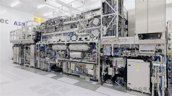 ASML揭秘全球第一臺高NA EUV顧會計：分辨率直達8nm