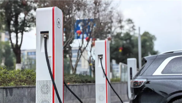 600kW一秒充一公里！華為超充于賽力斯集團園區正式投入使用
