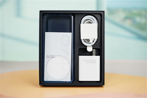獨特非對稱的月環云階！vivo X100星跡藍圖賞