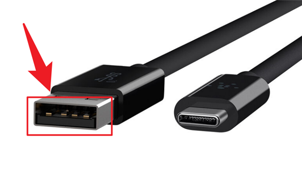 iPhone用上C口這半個多月 網友們差點吵翻天