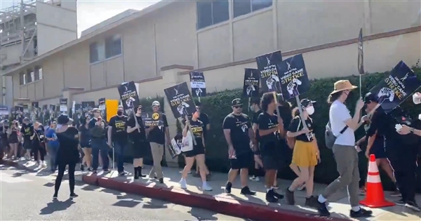 好萊塢再次爆發大罷工！配音演員抗議：AI正在搶走我們的工作