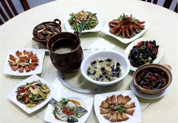 國外也要開始吃蛇了 專家：蛇吃得少長得快、不可多得的食材