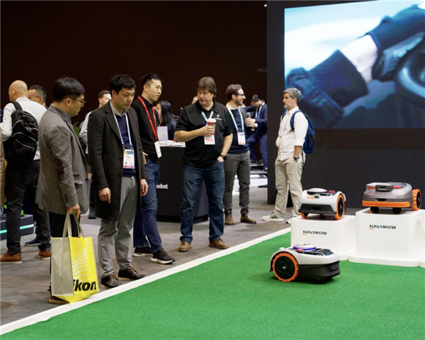 九號新一代智能割草機器人亮相CES 2024：厘米級高精度定位
