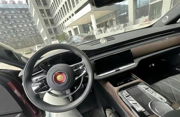 國(guó)產(chǎn)豪華天花板！紅旗L級(jí)新車(chē)諜照曝光：氣場(chǎng)比奔馳S級(jí)還強(qiáng)