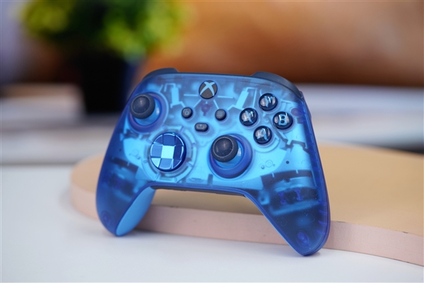 透明外殼設計！微軟Xbox Sky Cipher特別版游戲手柄圖賞