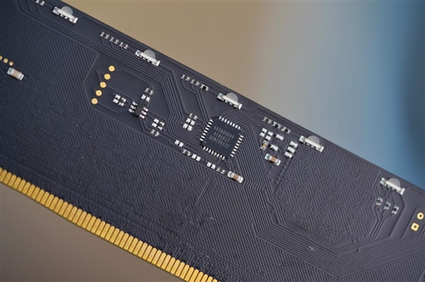 新一代超頻利器 雷克沙ARES RGB DDR5 8000內(nèi)存圖賞