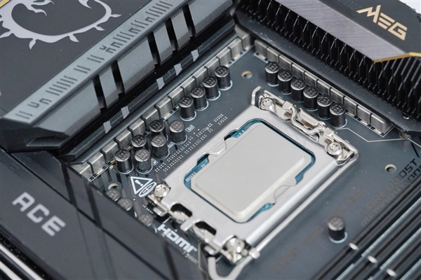 英特爾Ultra旗艦座駕！微星MEG Z890 ACE戰神主板套裝圖賞