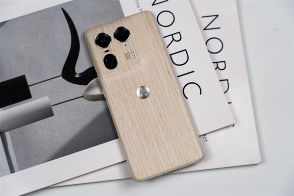 最具辨識度的moto旗艦！moto X50 Ultra上手