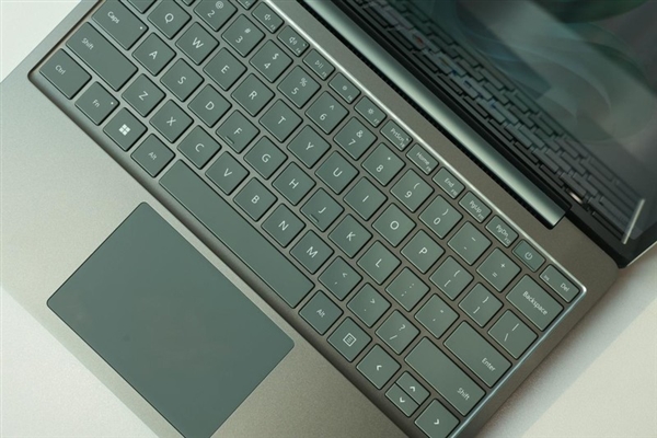 比MacBook Air還輕的輕薄本！微軟Surface Laptop Go 3上手