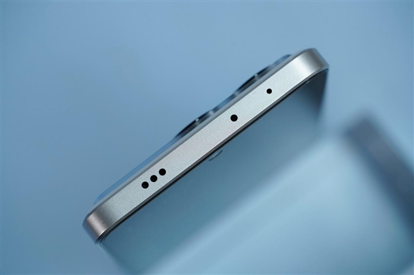 四窄邊屏占比驚艷！1999元Redmi K70E圖賞