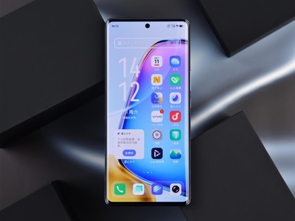 vivo Y200上手：耐摔防水長續航全都有 重新定義實用主義