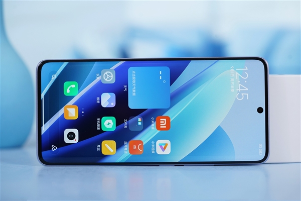 Redmi首款曲面屏手機！Redmi Note 13 Pro+圖賞