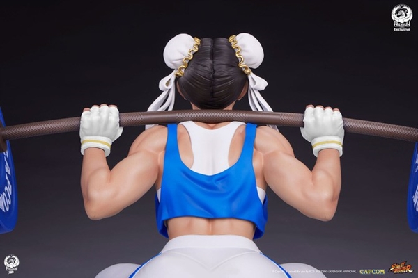《街霸》人氣角色春麗高端雕像公開：精致傳神健身舉杠鈴
