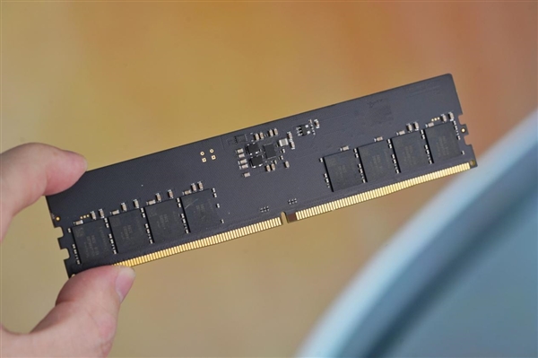 新一代超頻利器 雷克沙ARES RGB DDR5 8000內(nèi)存圖賞