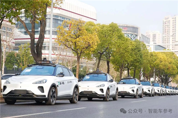 蘿卜快跑出圈 武漢無(wú)人車(chē)折服歪果仁：像科幻電影
