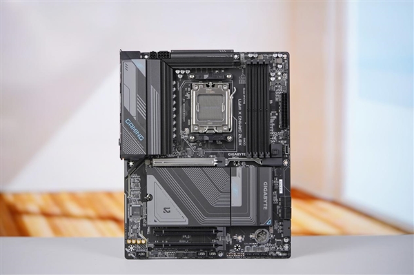 輕松駕馭R9 9950X！技嘉X870 GAMING X WIFI7主板圖賞