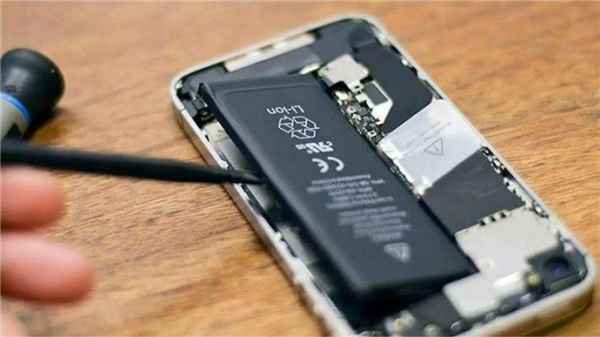 電池容量大了iPhone快一倍 今年國產手機咋突然悟了