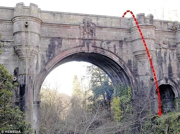 詭異的英國(guó)“死亡之橋”：600多只狗先后一躍而下