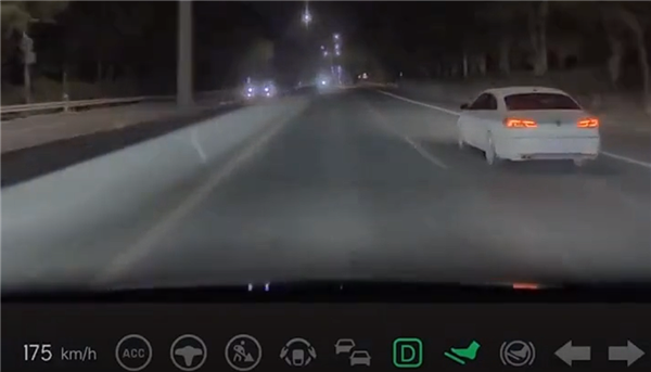 車體被撕裂 理想L7事故記錄儀視頻公布：和大眾CC互相飆車