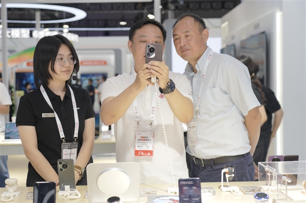 華為參展2024中國聯通全球合作伙伴大會：智能汽車、路由、手機、全屋智能等悉數亮相