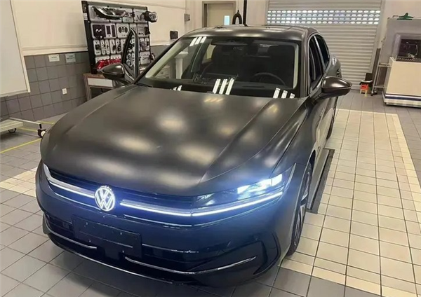 三屏內飾上車！全新一代大眾邁騰車內實拍曝光