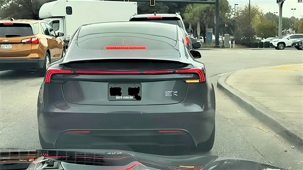 疑新款特斯拉Model Y Plaid無偽裝諜照曝光：首次用上貫穿尾燈