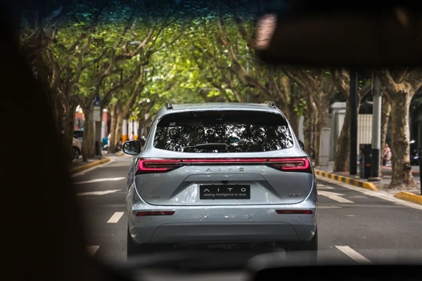 華為點石成金！市值破1500億超越理想：賽力斯成新造車“龍頭”