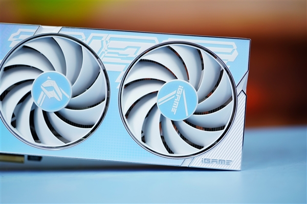 七彩虹iGame RTX 4070 SUPER Ultra W OC 12GB顯卡圖賞