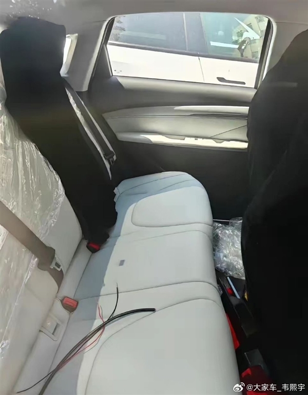 砍掉儀表和實體按鍵 小鵬子品牌首車內飾首曝：特像特斯拉