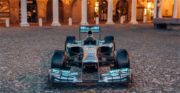 全球最貴的現代賽車：奔馳2013年F1拍出1.35億天價