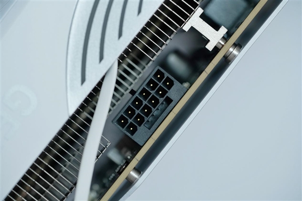 4K光追利器！索泰RTX 4080 SUPER TRINITY OC月白圖賞