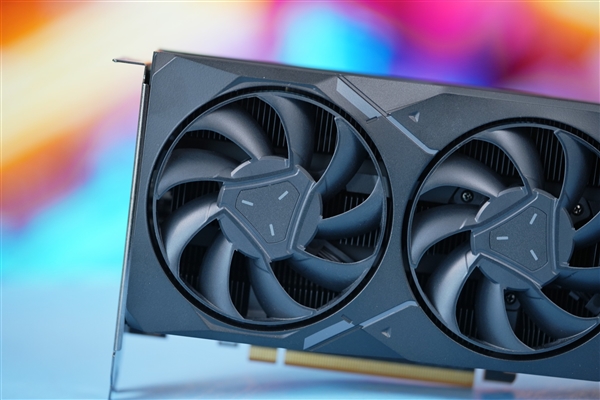 特供中國內地！AMD RX 7900 GRE顯卡圖賞