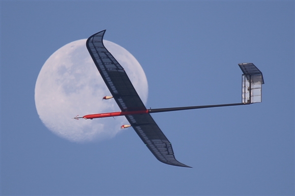 偏科生鋰硫電池  太陽能無人機用它連飛11天