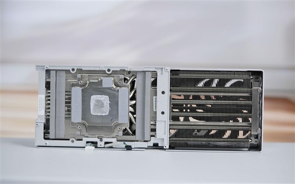 硬核全金屬！影馳RTX 4070 Ti SUPER金屬大師Plus OC圖賞