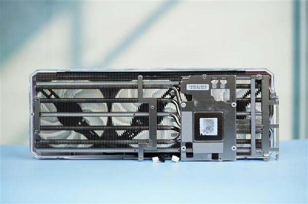 鉆石風切割設計 影馳RTX 4070 SUPER星曜OC顯卡圖賞