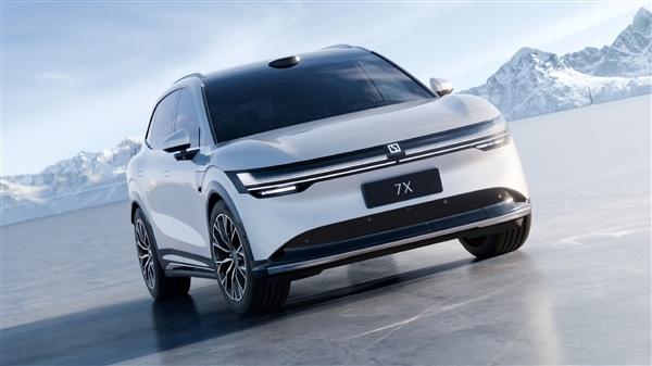 全系800V高壓平臺！極氪全新中型SUV 7X實車諜照曝光