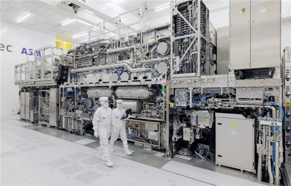 ASML 2024年一季度賣出70臺(tái)光刻機(jī)：凈利潤(rùn)12億歐元