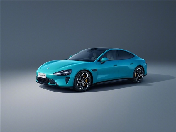 王化回應小米汽車SU7開啟預定海報：每日一圖的節奏大可不必！