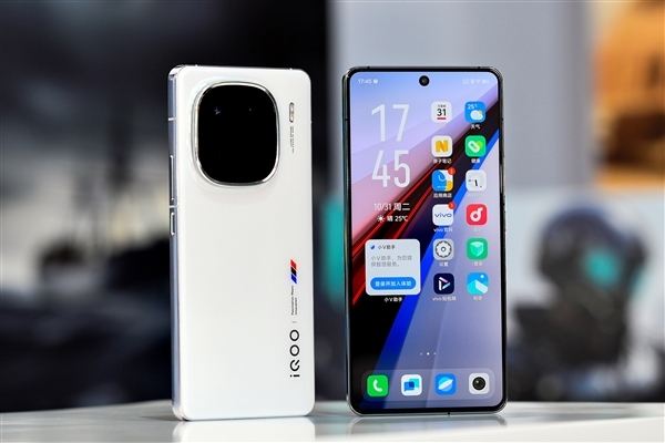 217萬！iQOO 12 Pro首個安兔兔跑分：不愧頂級電競旗艦之名
