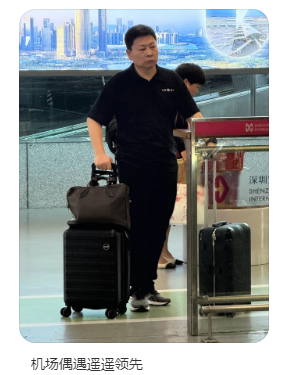 網(wǎng)友機場偶遇余承東：沒有保鏢助理與路人無異