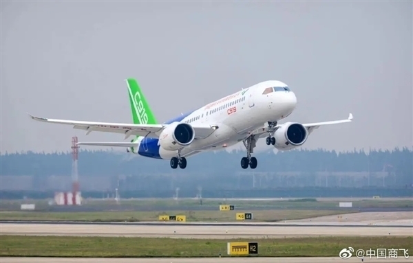 飛機為什么挨個洗“熱水澡” 除冰事關飛行安全