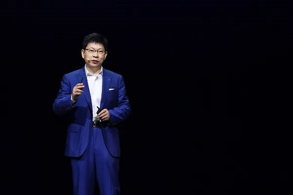 余承東公開炮轟！AEB到底是啥