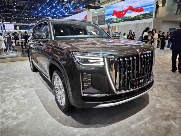 紅旗金葵花品牌發布：國雅、國禮、國耀三車齊亮相