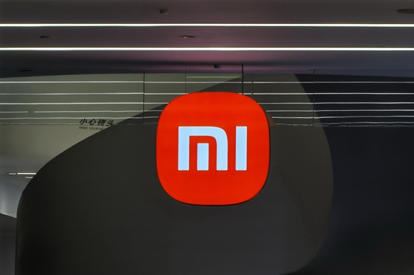 盧偉冰結束出差回國準備新品：小米Civi 4、Redmi Note 13 Turbo即將登場