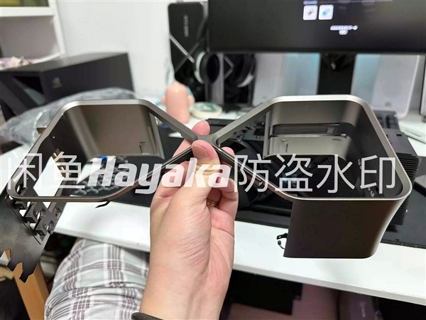RTX 4090 Ti四插槽巨型散熱器隱藏三風扇！22條熱管怕不怕？