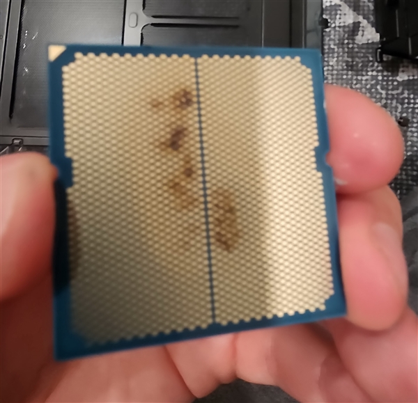 銳龍7 9800X3D首次燒毀！用戶承認可能是自己的錯