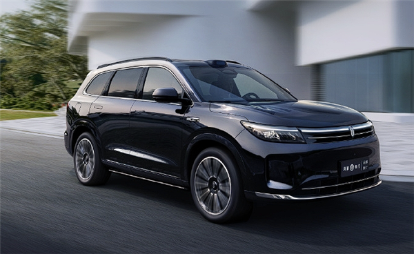 余承東：問界新M7 Max煥新版的移動音樂廳 百萬豪車都不具備